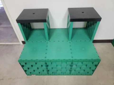 MECube無限方塊 雙人展示椅 產品圖，展示透明與實板搭配設計 圖片 2 縮圖